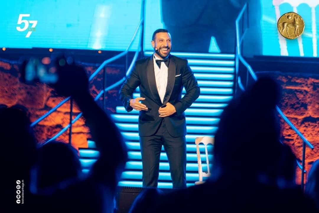 اعتذر الكوميدي عز الدين بنجلالي واعتذرت المؤسسة الوطنية لتنمية المهرجانات وايضا  لجنة تنظيم الدورة 57  لمهرجان قرطاج الدولي..   مفردة في غير محلها  لاحد المشاركين  تنغص سهرة "الضحك " بقرطاج 